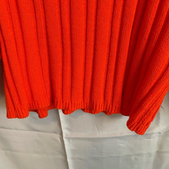 Sweater size large - Picture 6 of 8